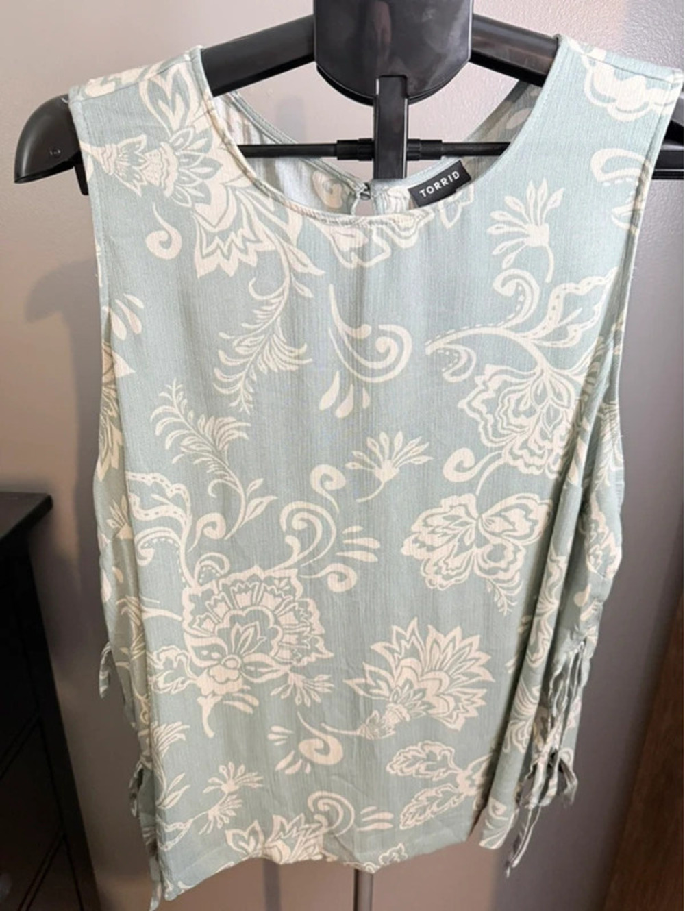 NWT Torrid Sage Floral Side Tie Top Size 0